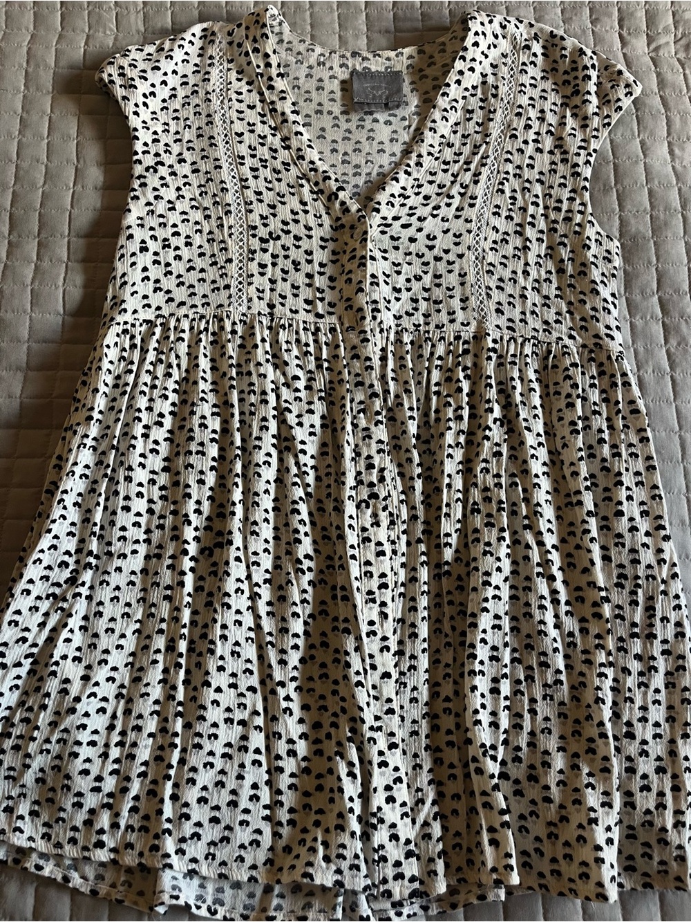 VANESSA VIRGINIA Anthropologie Babydoll Top Womens Sz XS Cream Black Print VNeck